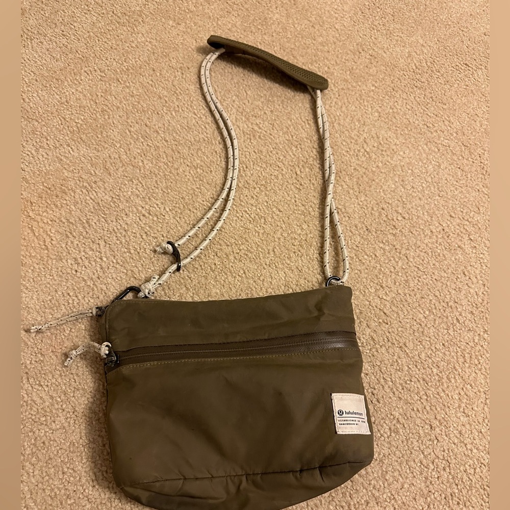 lululemon crossbody bag